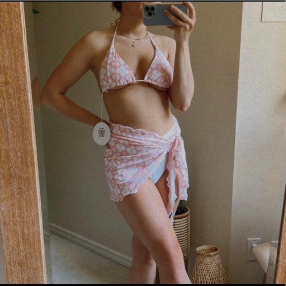 Princess Polly Bikini and Sarong - Picture 1 of 3